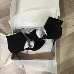 Newbella Women’s black knit peep toe high heels. Size 10